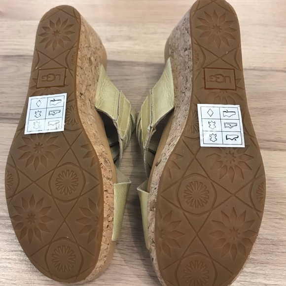 New UGG Sandals with Wedge Heel - Picture 3 of 3